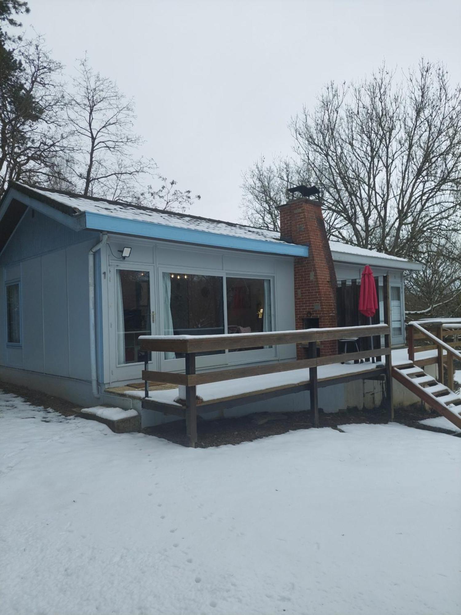 Le Petit Chalet - Bungalow Waulsort Zewnętrze zdjęcie