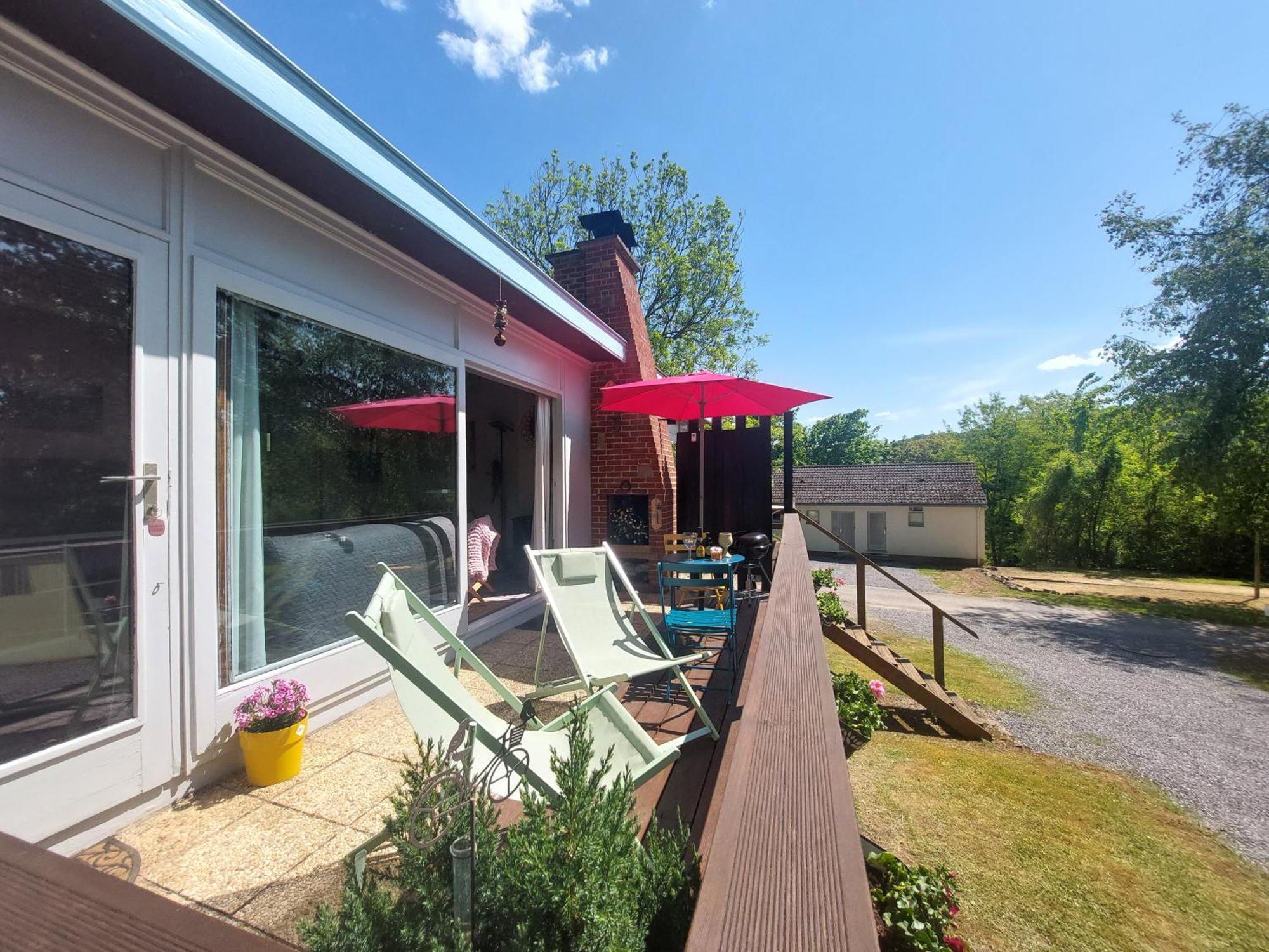 Le Petit Chalet - Bungalow Waulsort Zewnętrze zdjęcie